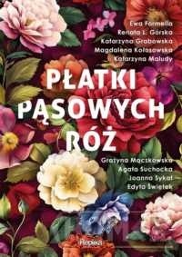 Płatki pąsowych róż